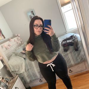 Meet your Posher, Casandra